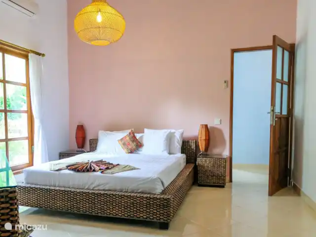 Villa Cahaya 2 chambres + bk piscine plage | Indonésie, Bali, Lovina - villa Villa Cahaya - belles chambres avec salles de bains privées et climatisation.