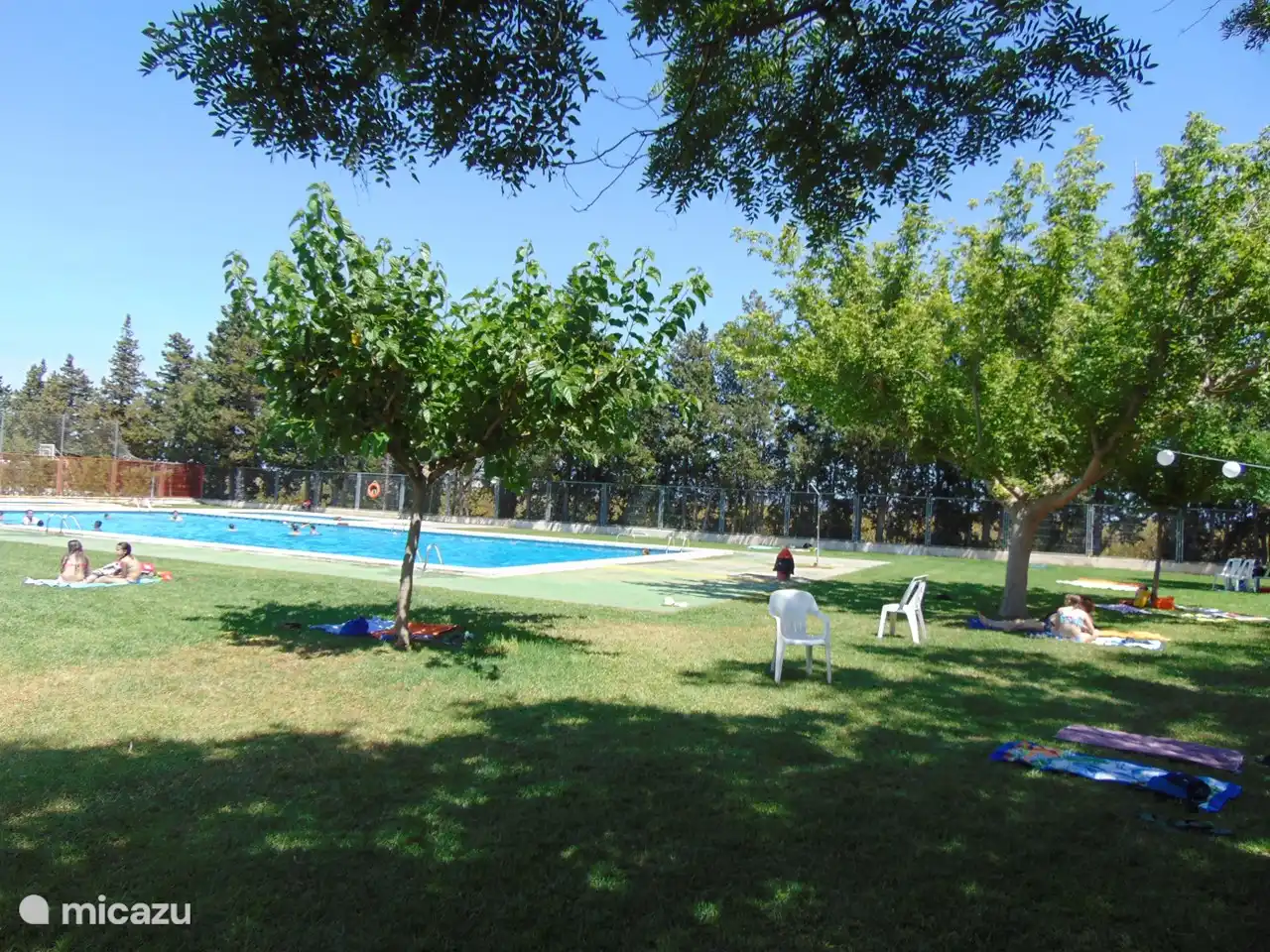 Local swimming pool 2 minutes walk