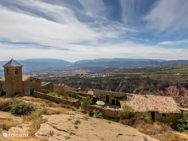 apartamento en España, Cataluña, Tremp – Casa Mauri - El Ático Casa Mauri, la iglesia y el amplio paisaje.
