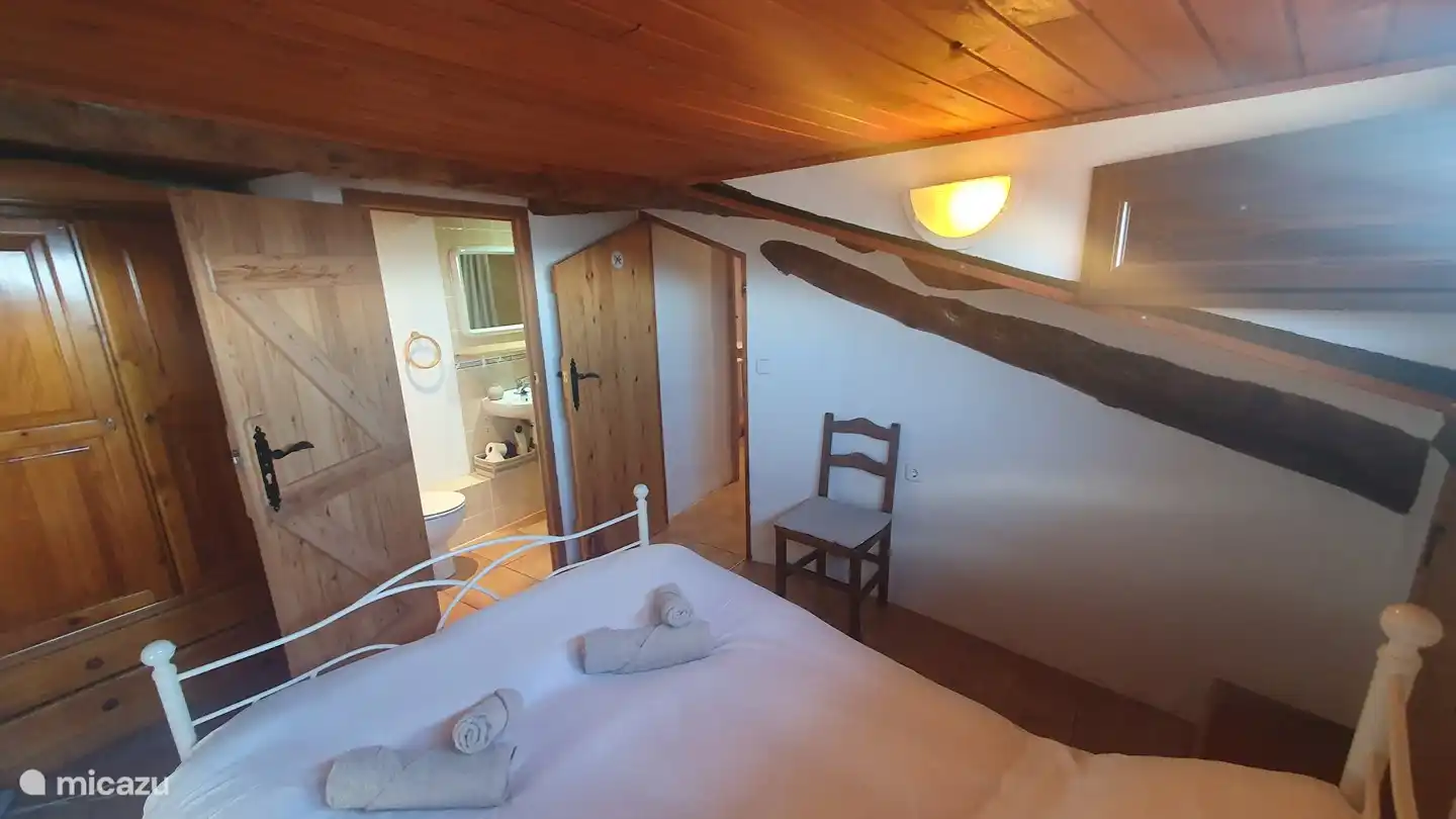 Die Tür zum Badezimmer