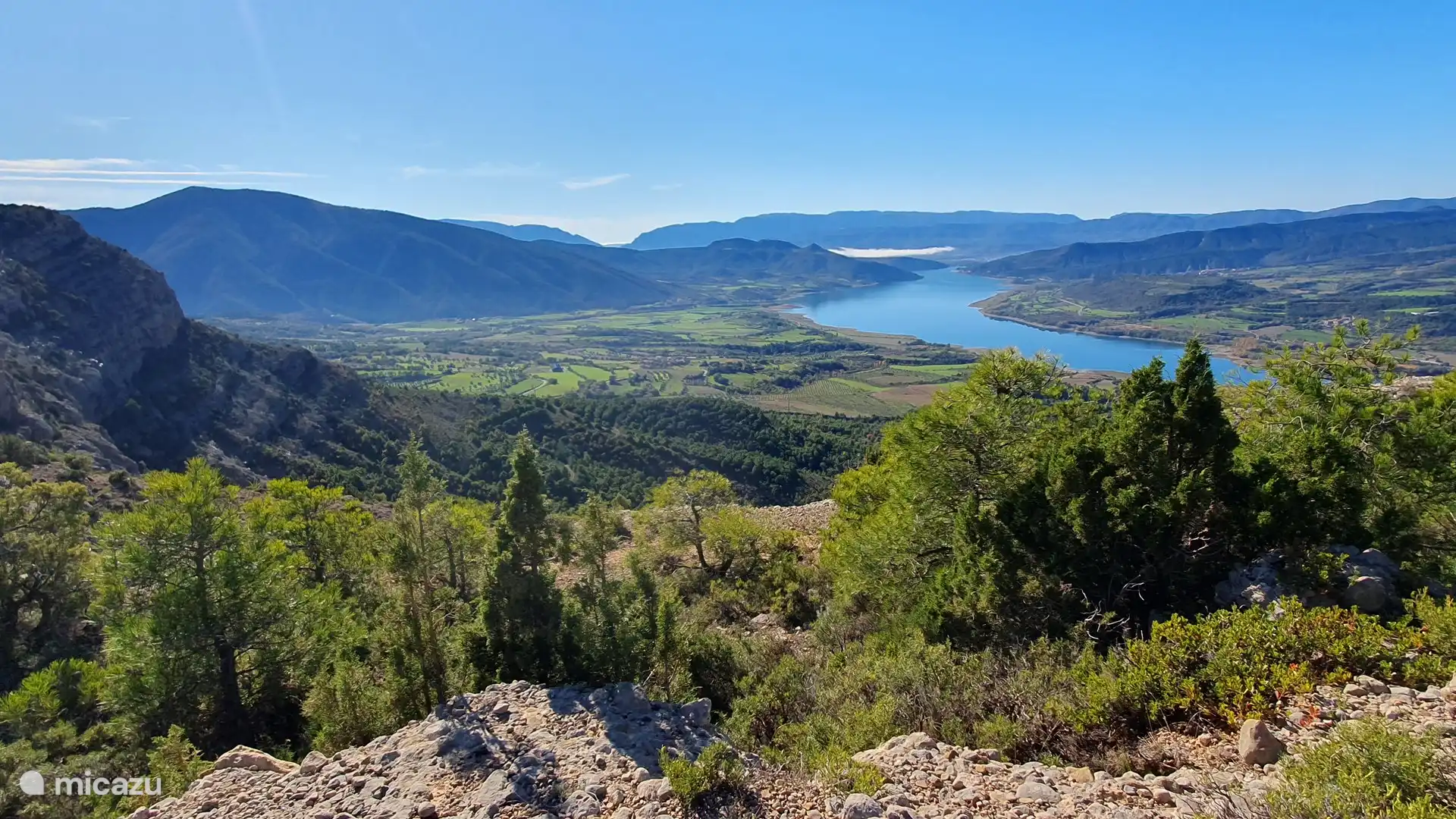 Der Stausee San Antoni von der Ortschaft Claverol.