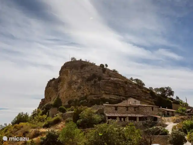 apartamento en España, Cataluña, Tremp – Casa Mauri - El Ático Casa Mauri está construida contra el otro lado de esta roca.