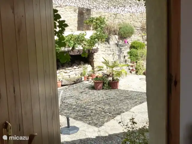 apartamento en España, Cataluña, Tremp – Casa Mauri - El Ático La entrada desde el patio