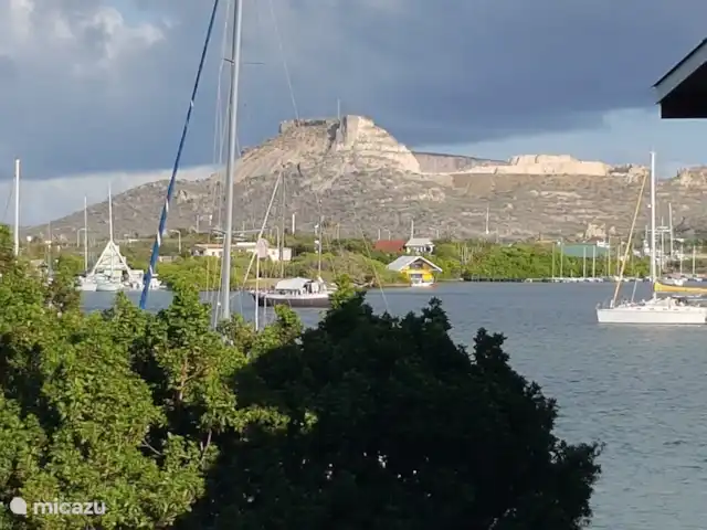 Les Palmiers | Curaçao, Banda Ariba (est), Jan Sofat - villa Port de plaisance de Jan Sofat avec vue sur la montagne de la table