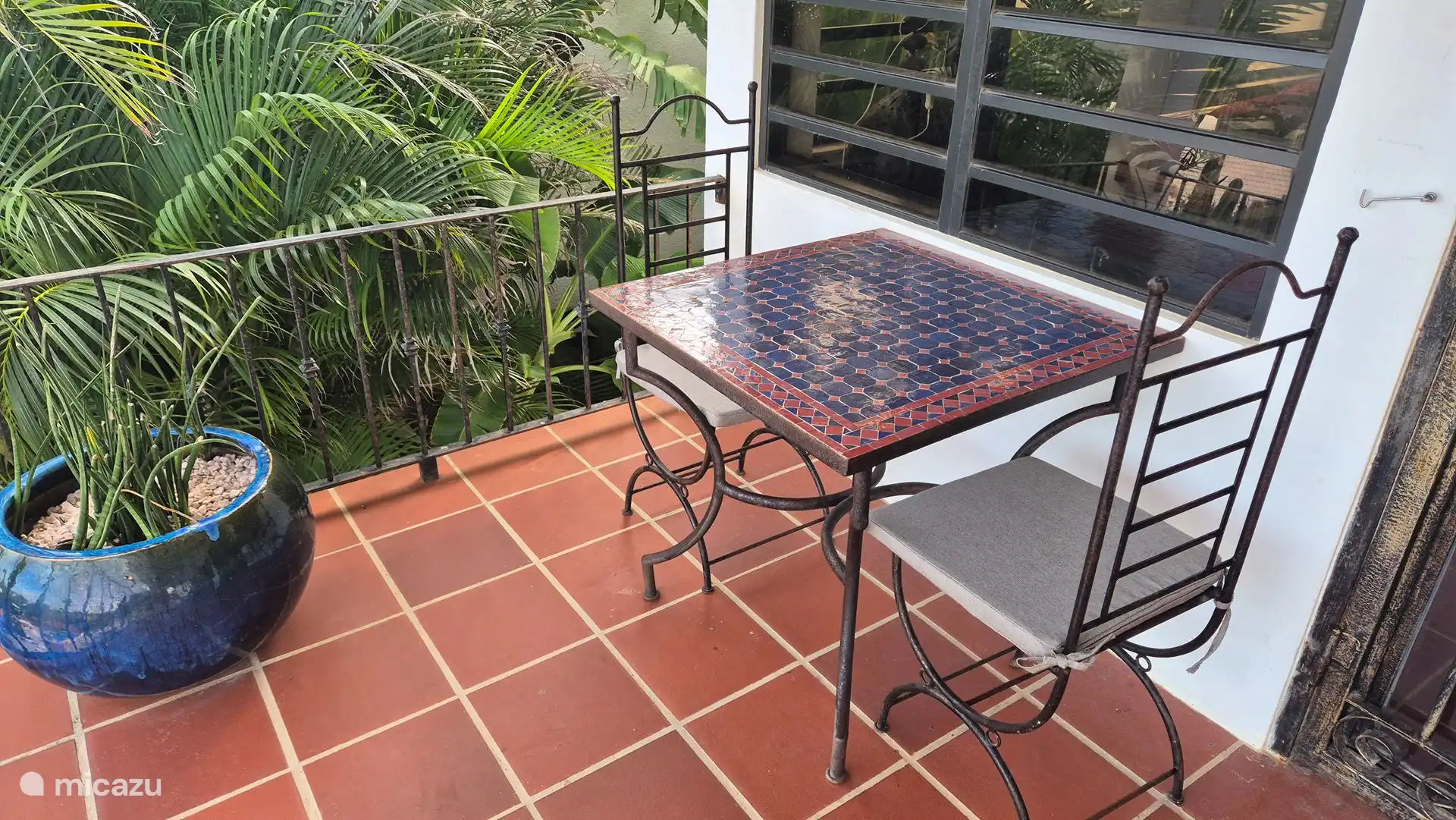 Oosters dineren met 2 op het terras aan voorzijde