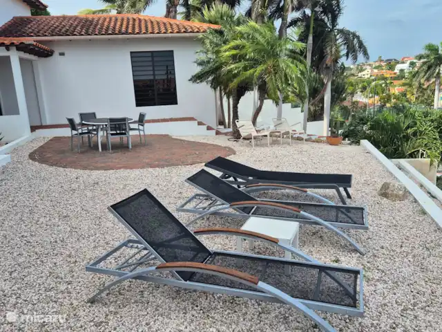 Les Palmiers | Curaçao, Banda Ariba (est), Jan Sofat - villa Dîner pour 4 personnes sur la terrasse avant et aussi la possibilité de bronzer