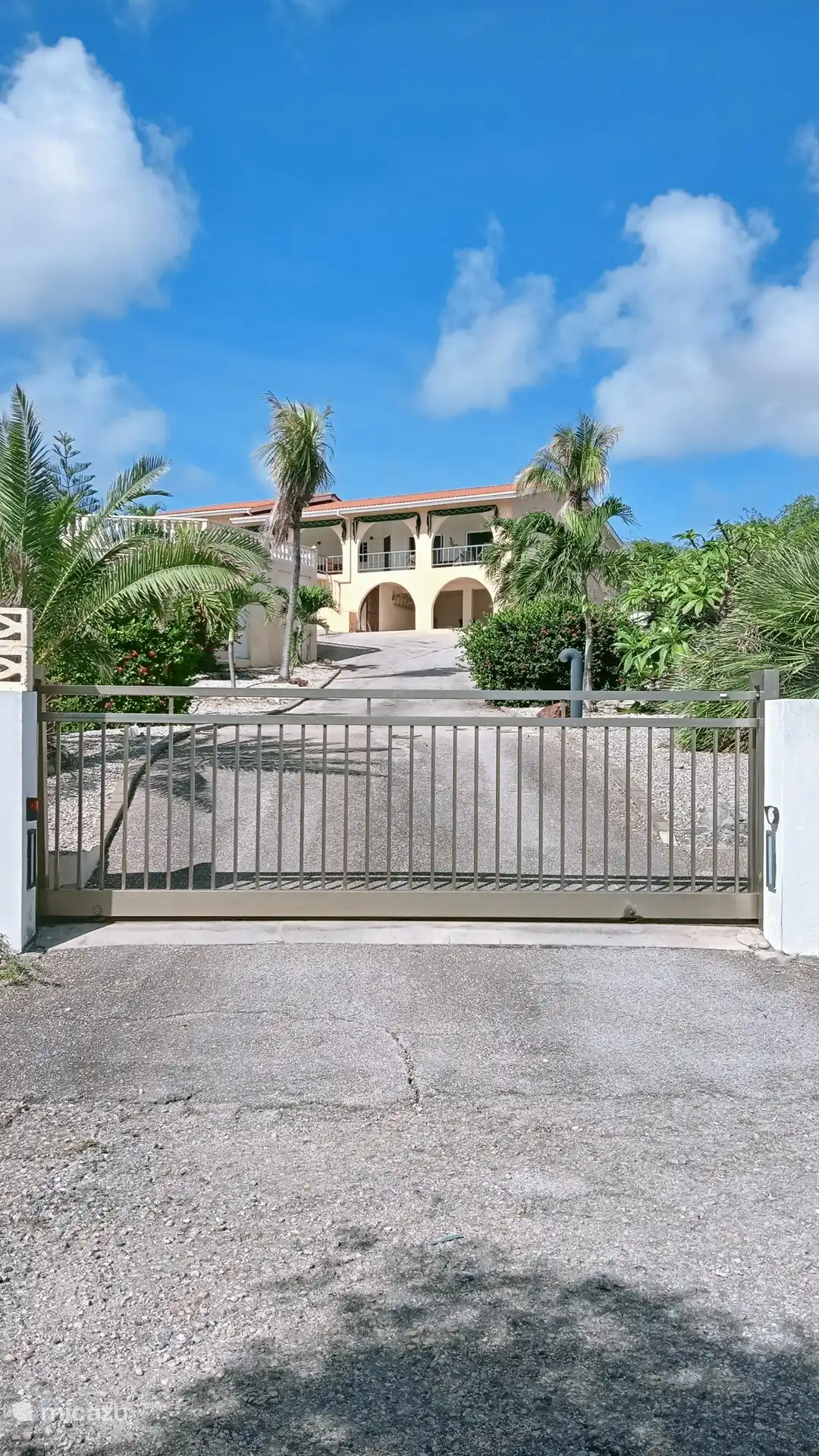 The villa seen from the street