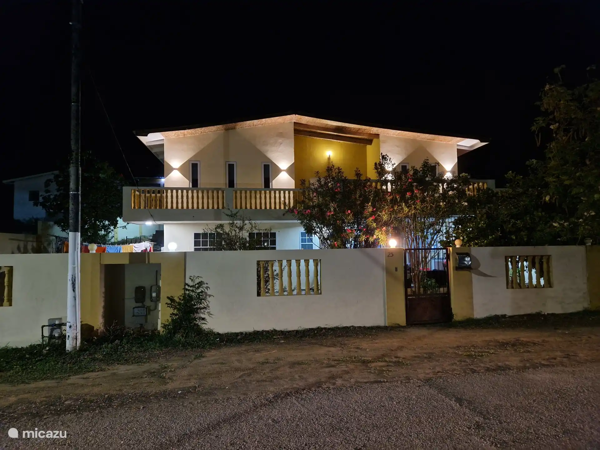 Casa Carmelita & CAsa Andries Montanja Rey