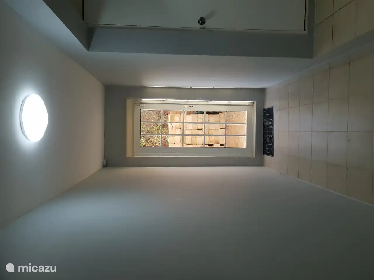 Das ganze Haus hat einen Alarm. Sie können dies einem stellvertretenden Sicherheitschef überlassen