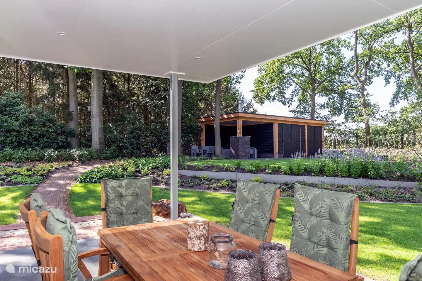 Vanaf 6 persoons overdekt terras gezien