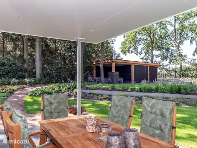 De Bosrand 55 huren in Nederland, Overijssel, Denekamp - vakantiehuis Vanaf 6 persoons overdekt terras gezien