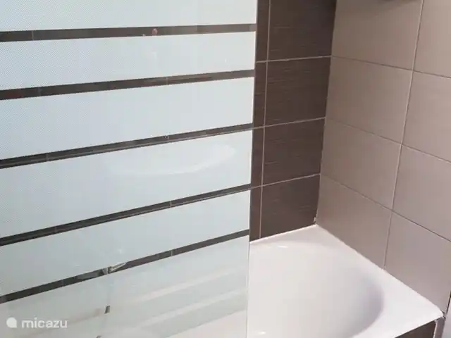 Location de Vacances Grèce, Attique orientale, Nea Makri, appartement - Aphrodite Baignoire avec douche