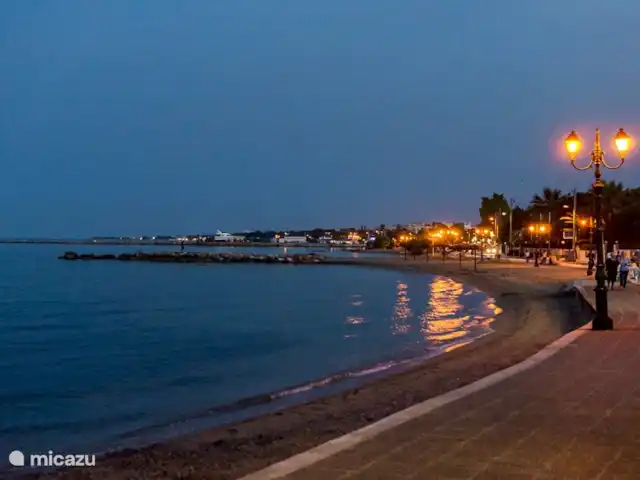 Location de Vacances Grèce, Attique orientale, Nea Makri, appartement - Aphrodite Plage la nuit