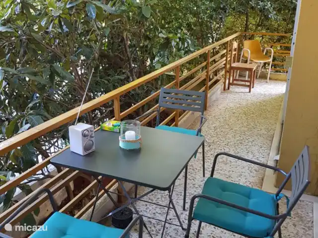 Location de Vacances Grèce, Attique orientale, Nea Makri, appartement - Aphrodite balcon devant.