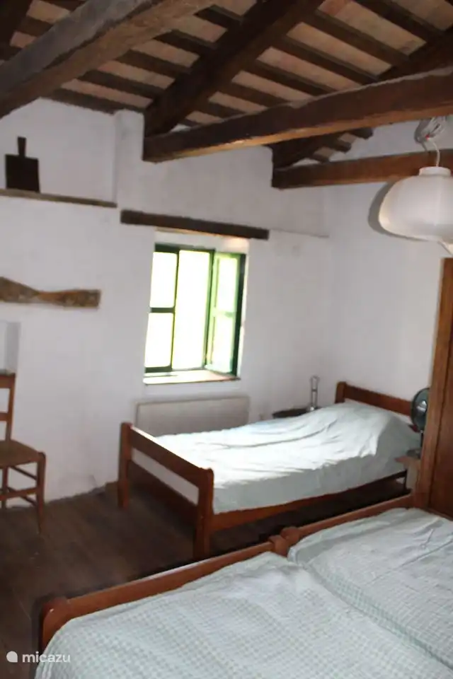 Chambre 3 avec trois lits