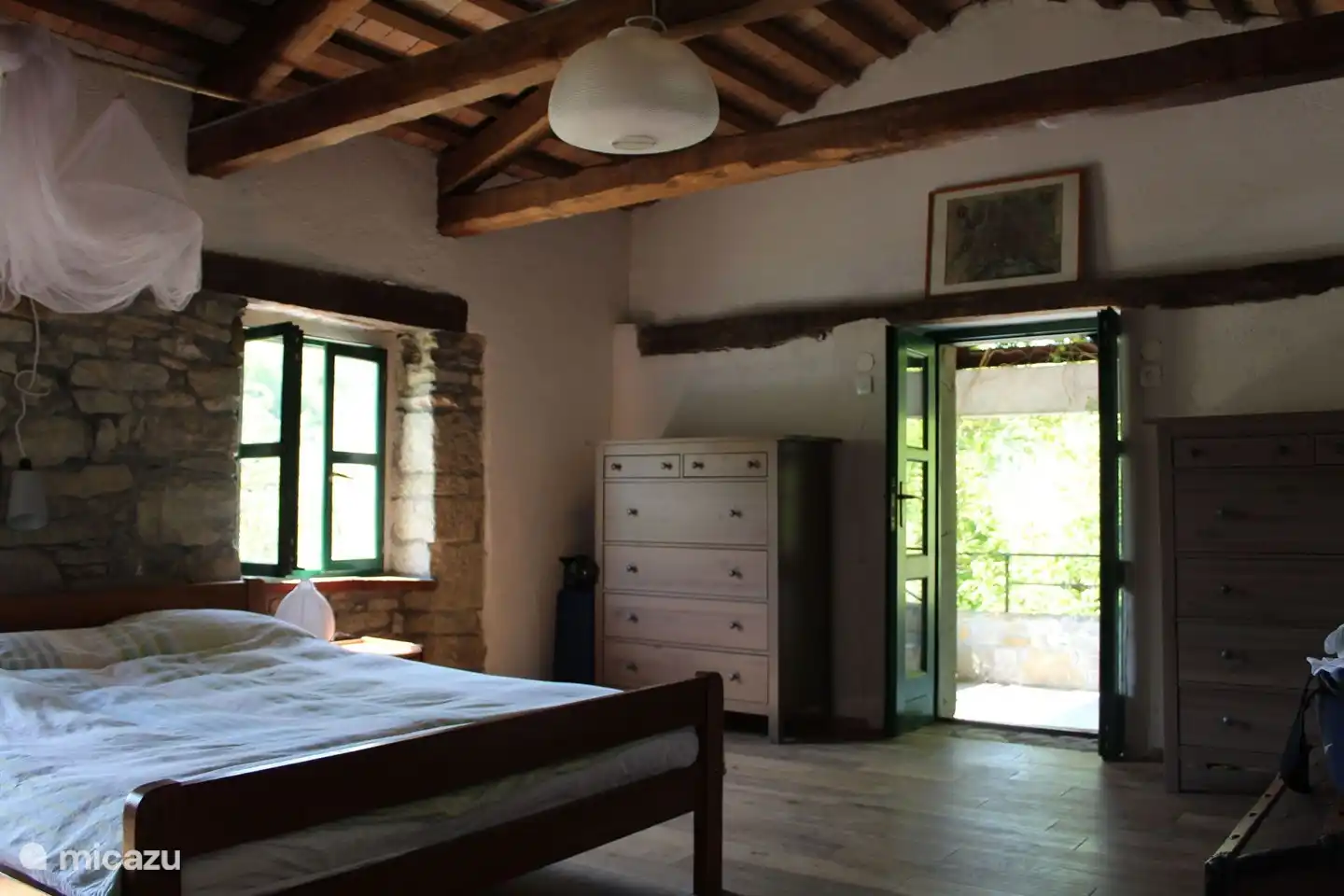 Grande chambre avec sa propre petite salle de bain