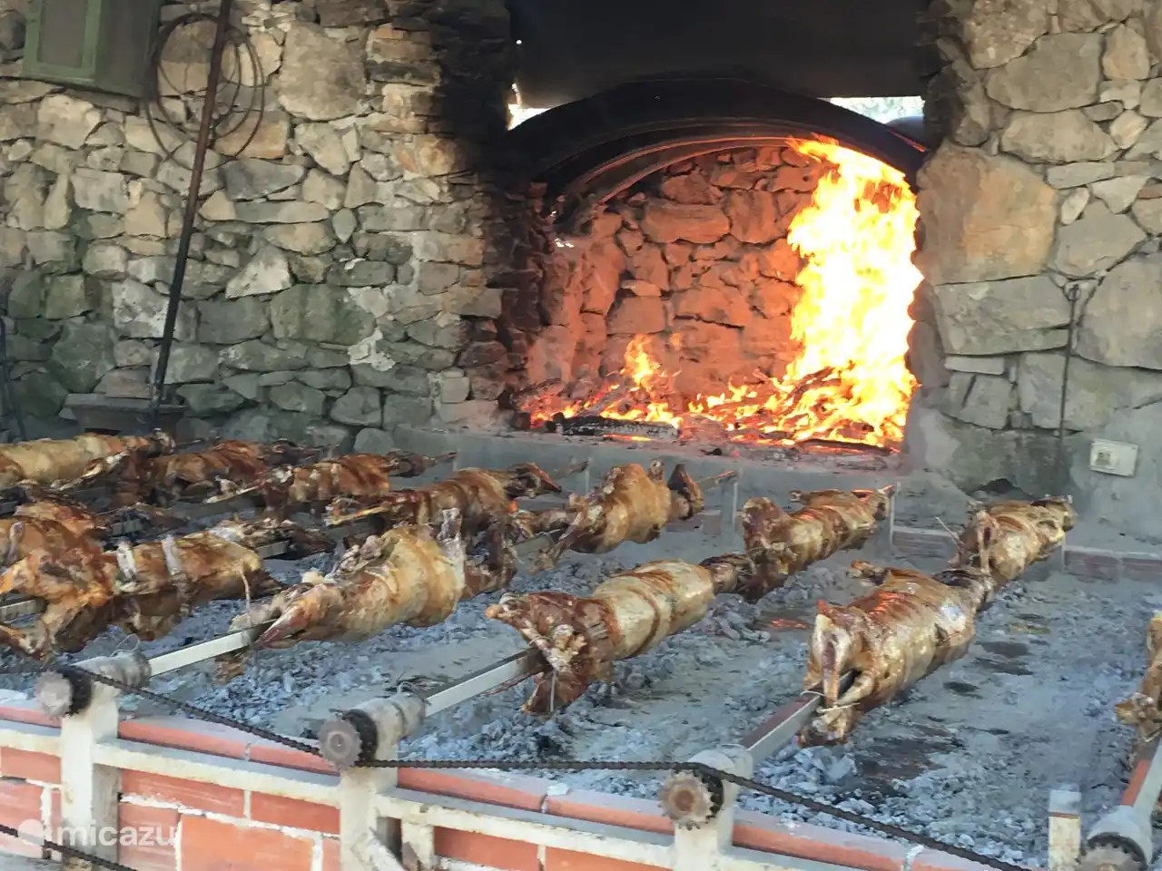Jährlicher Markt in Gazul, letzter Sonntag im Juli, Lamm am Spieß