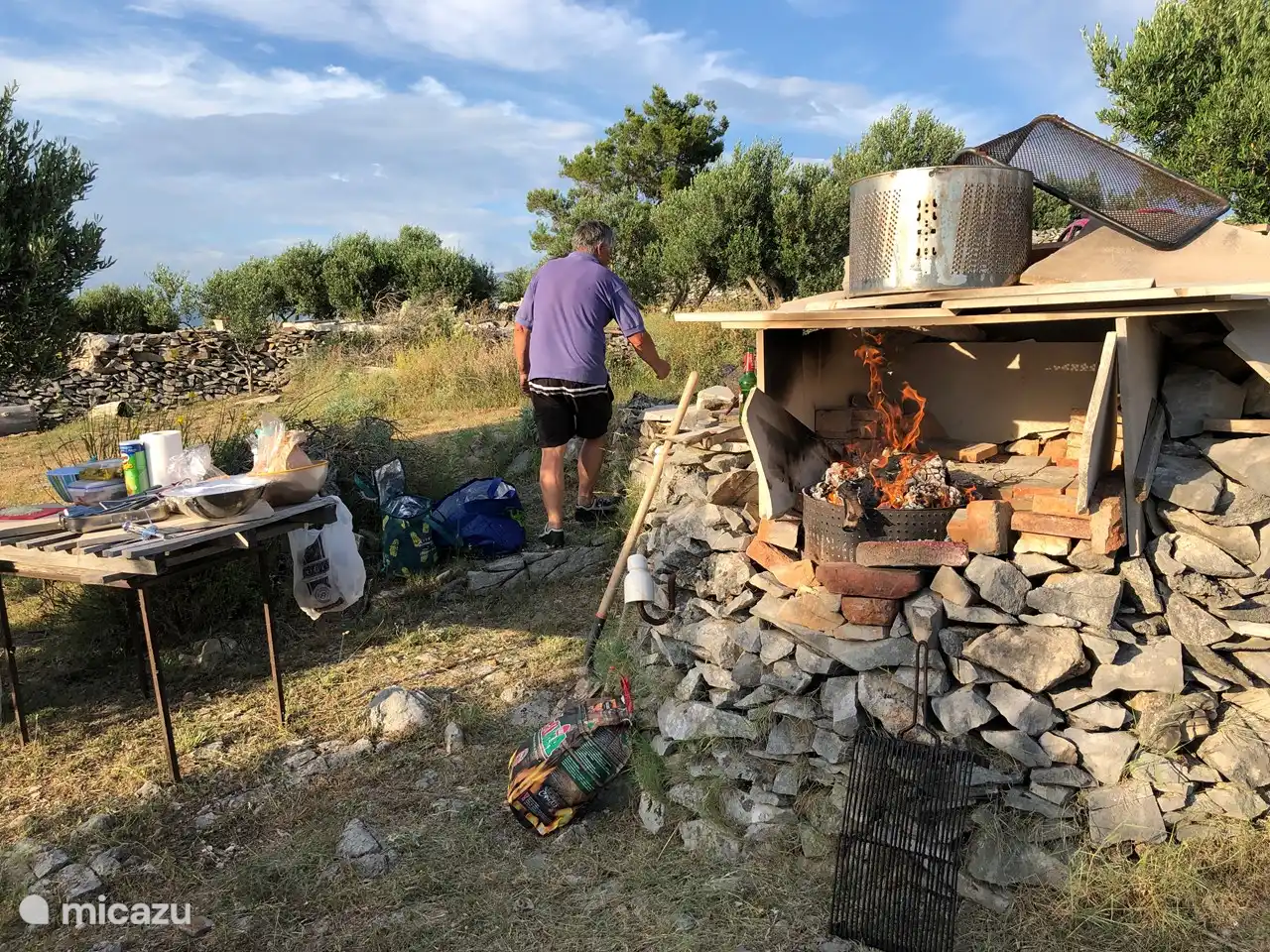 Grillabend hoch im Olivenhain
