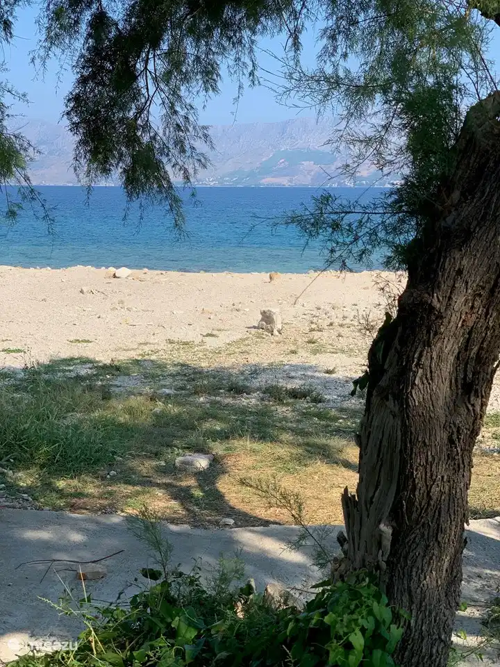 Rund um die Villa Maral gibt es mehrere Strände mit verschiedenen schattigen Plätzen.