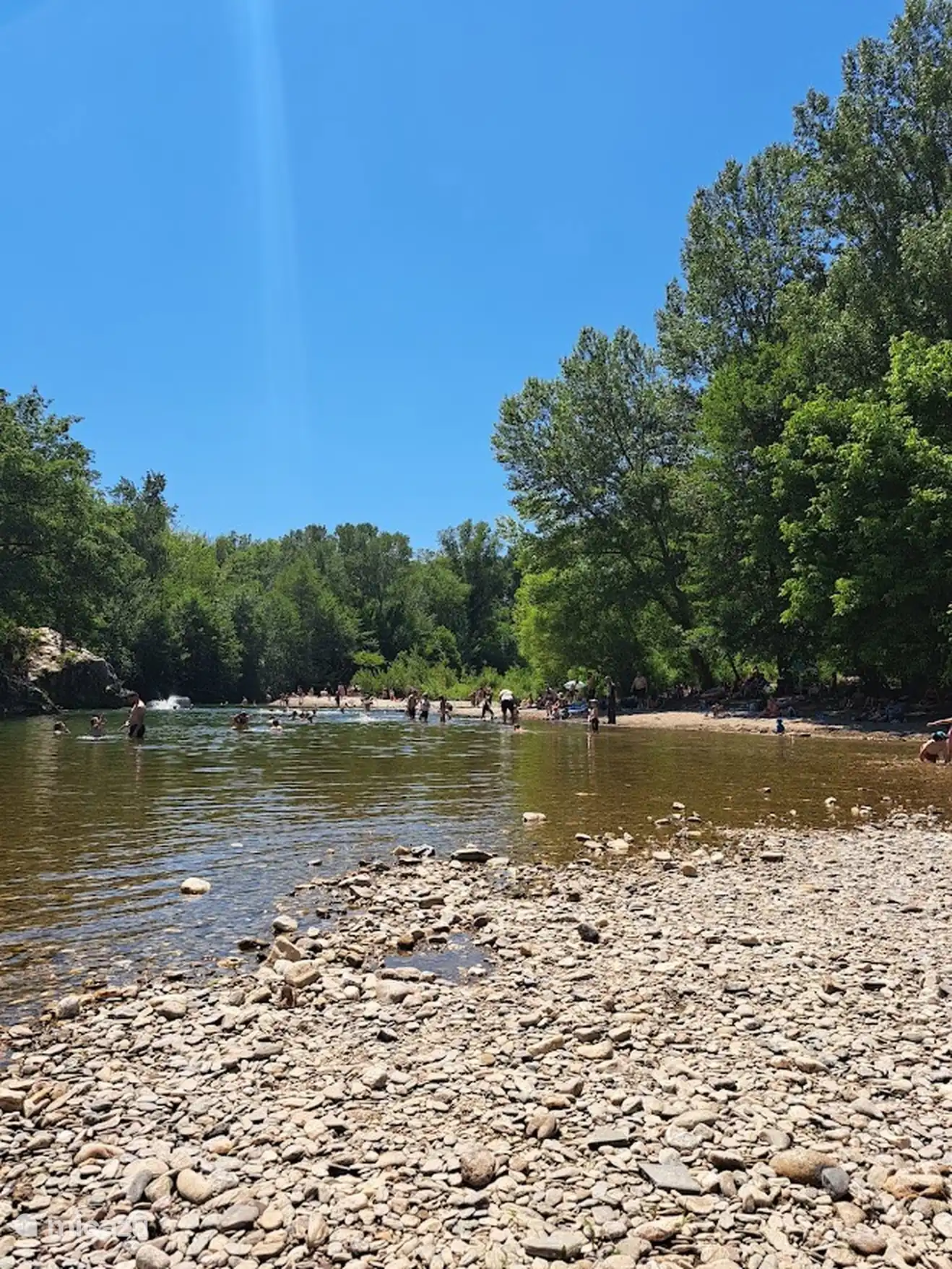 Zwemrivier Cèze op loopafstand voor zwemmen, zonnen en relaxen. 
