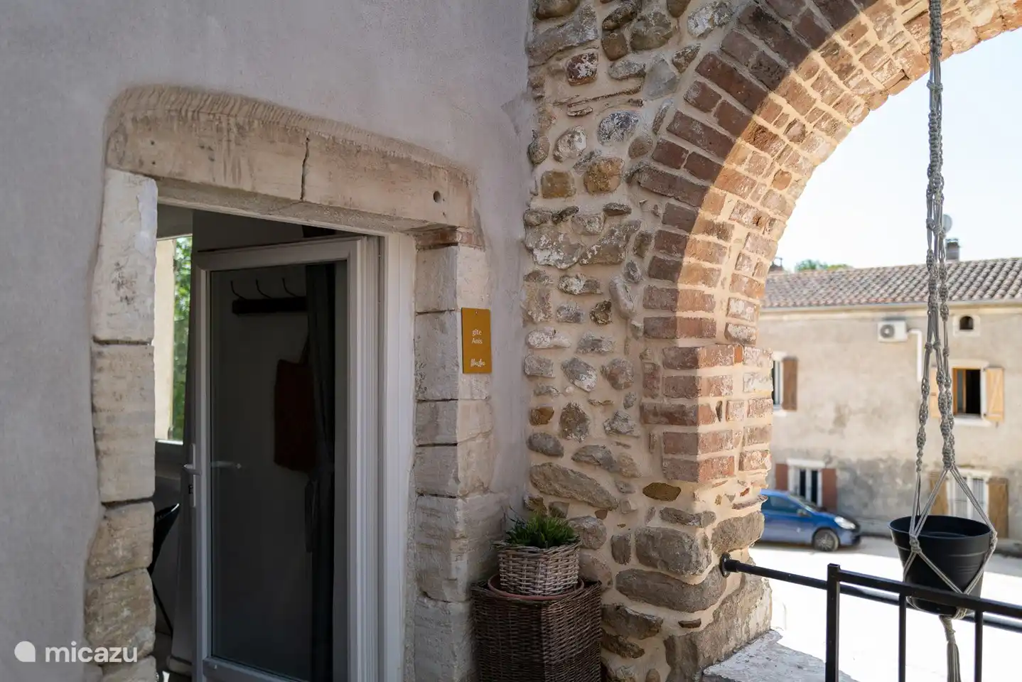 Blick auf den Dorfplatz