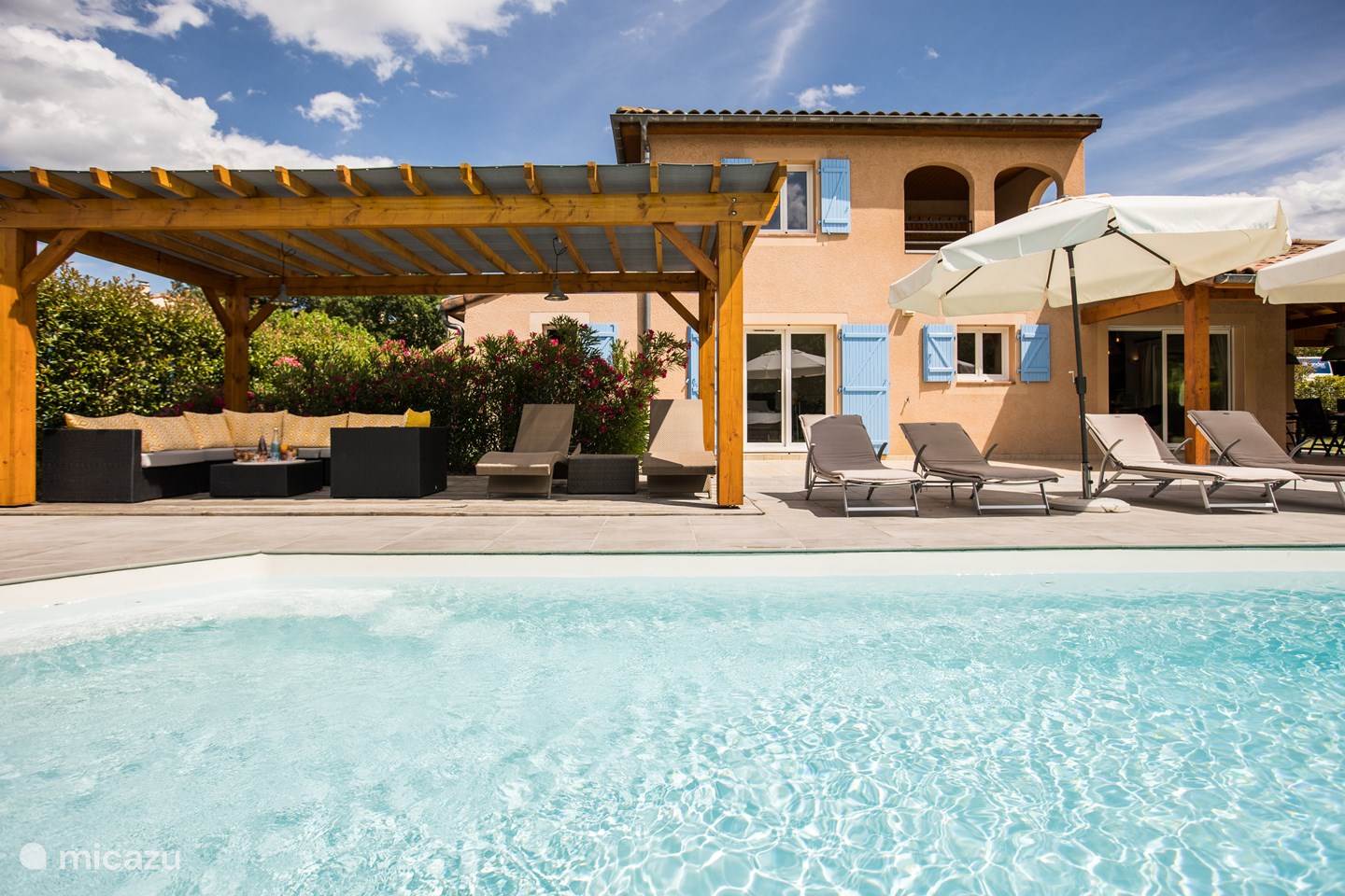Villa huren in Vallon-Pont-d'Arc, Ensoleillée met zwembad | Micazu