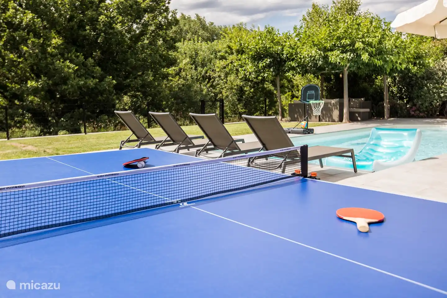 Hoe heerlijk is het om lekker te relaxen of juist een fanatiek spelletje te pingpongen.