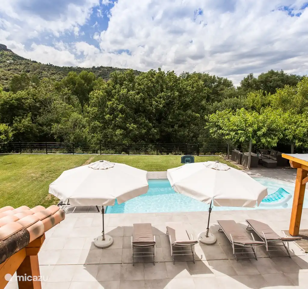 Villa Ensoleillée met privé zwembad