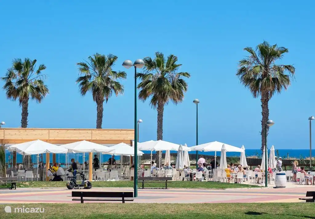 Chiringuito pirato en bord de mer à 3 min à pied
