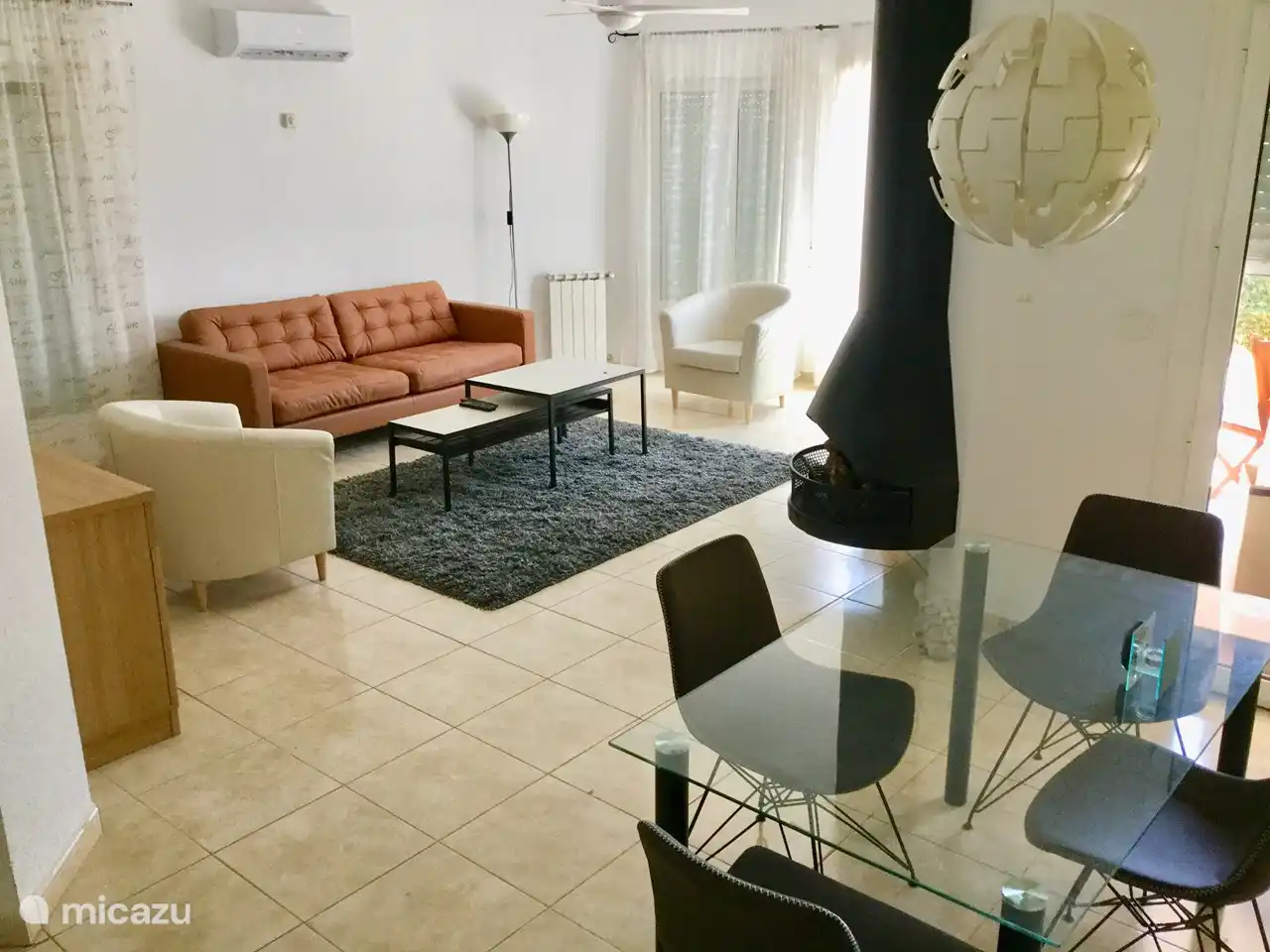 Spacious living room