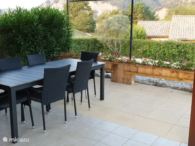 Villa Acacia | France, Ardèche, Vallon-Pont-d'Arc - villa Grande table à manger pouvant accueillir plus de 8 personnes pour un repas convivial