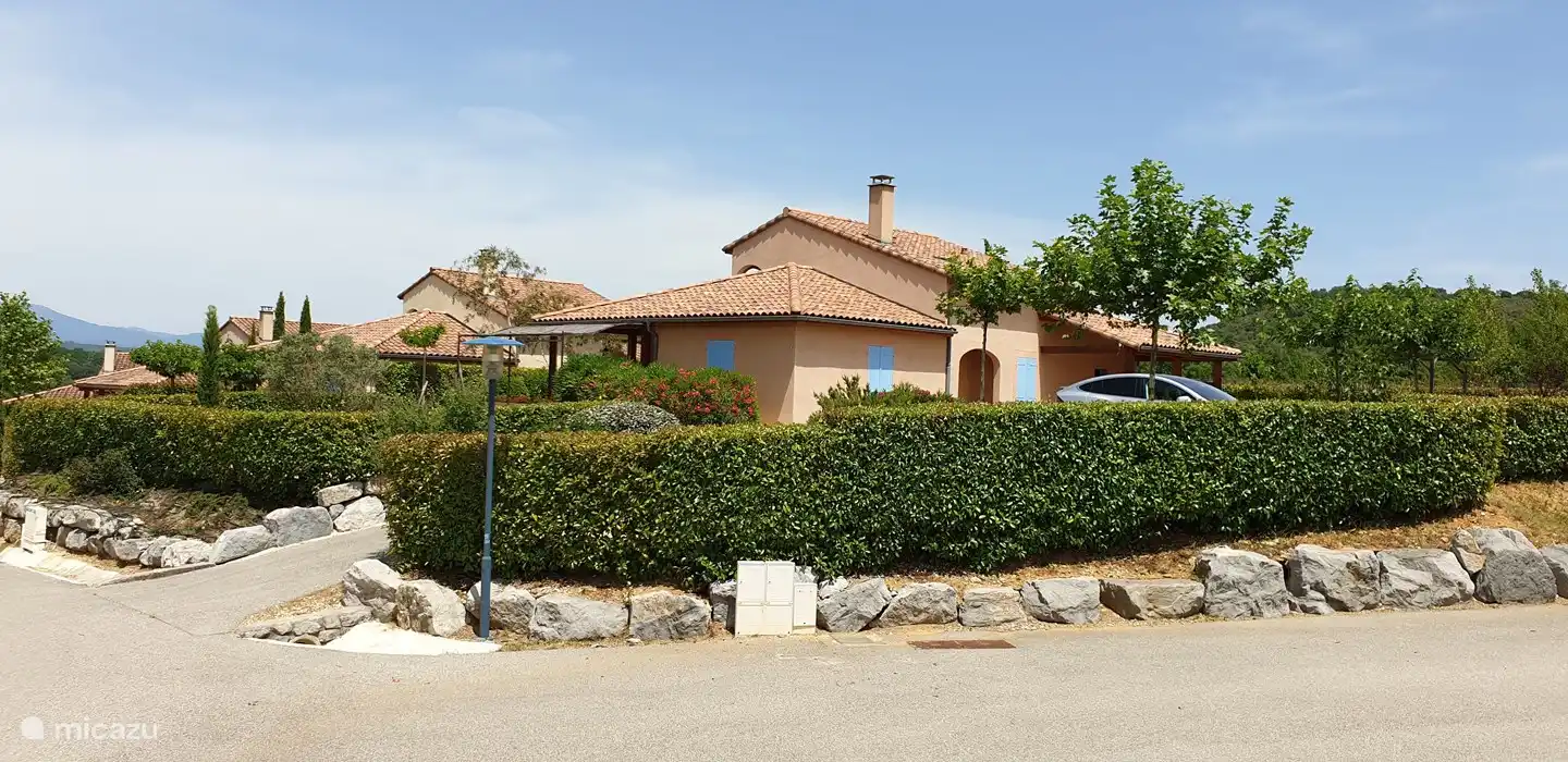 Sie können mehrere Autos in der Einfahrt parken