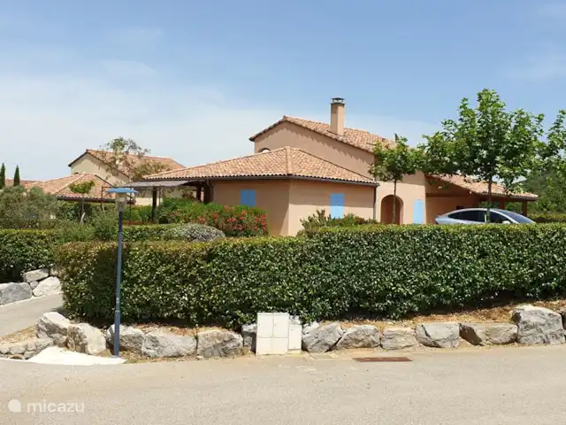 Villa Acacia | France, Ardèche, Vallon-Pont-d'Arc - villa Vous pouvez garer plusieurs voitures dans l'allée