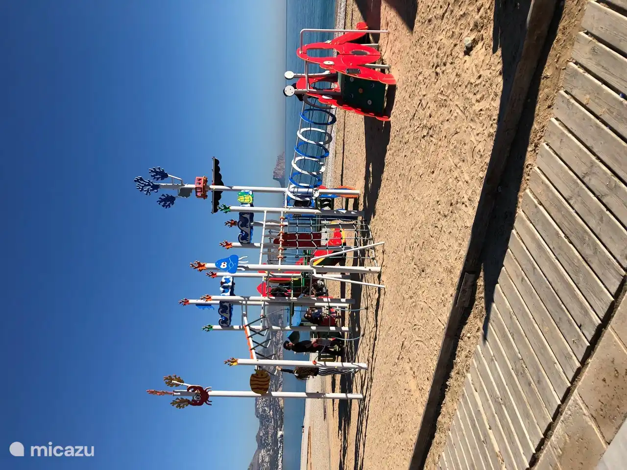 Equipamiento de juegos para niños en Playa del Albir