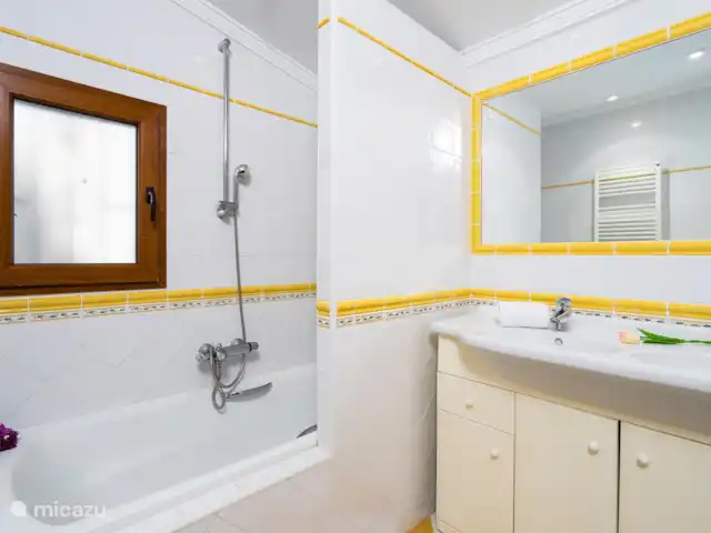 Casa Danesa | Espagne, Costa Blanca, Jávea - villa Une salle de bain spacieuse avec deux lavabos.