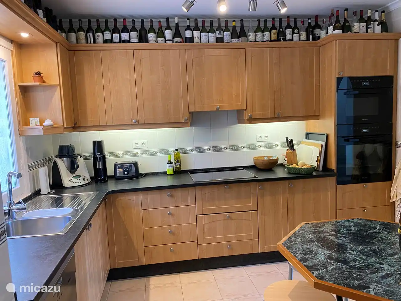 MIELE Induction / cuiseur vapeur / micro-ondes / four électronique / thermomix / presse-agrumes / grille-pain / Nespresso / Cafetière