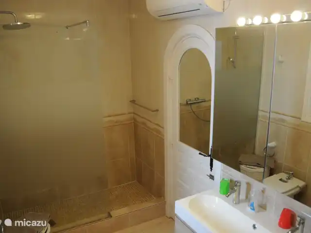 Koala de la maison | Espagne, Costa Blanca, Moraira - villa Salle de bains attenante à la chambre principale avec douche à l'italienne et baignoire