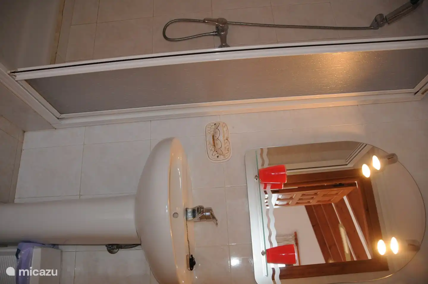 Salle de bain annexe 3 avec douche et WC