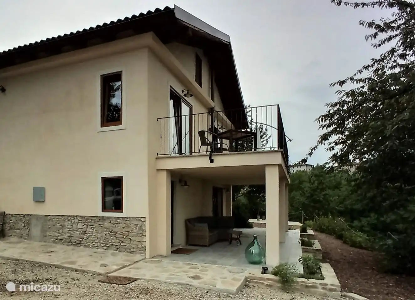 Vista de la casa (terraza de la planta baja)