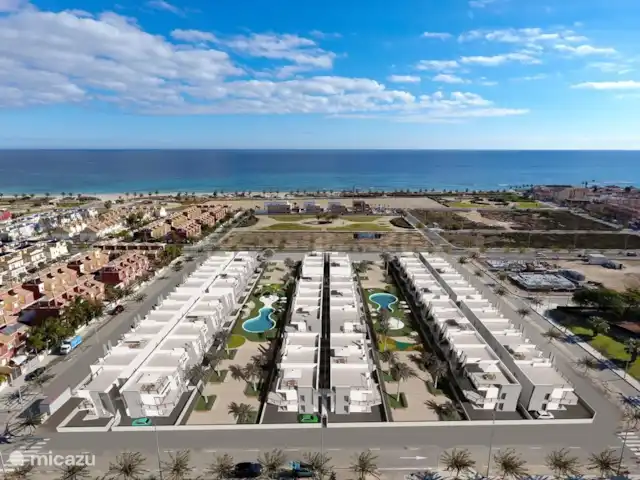 Pilar de la Horadada boek je bij Micazu Micazu