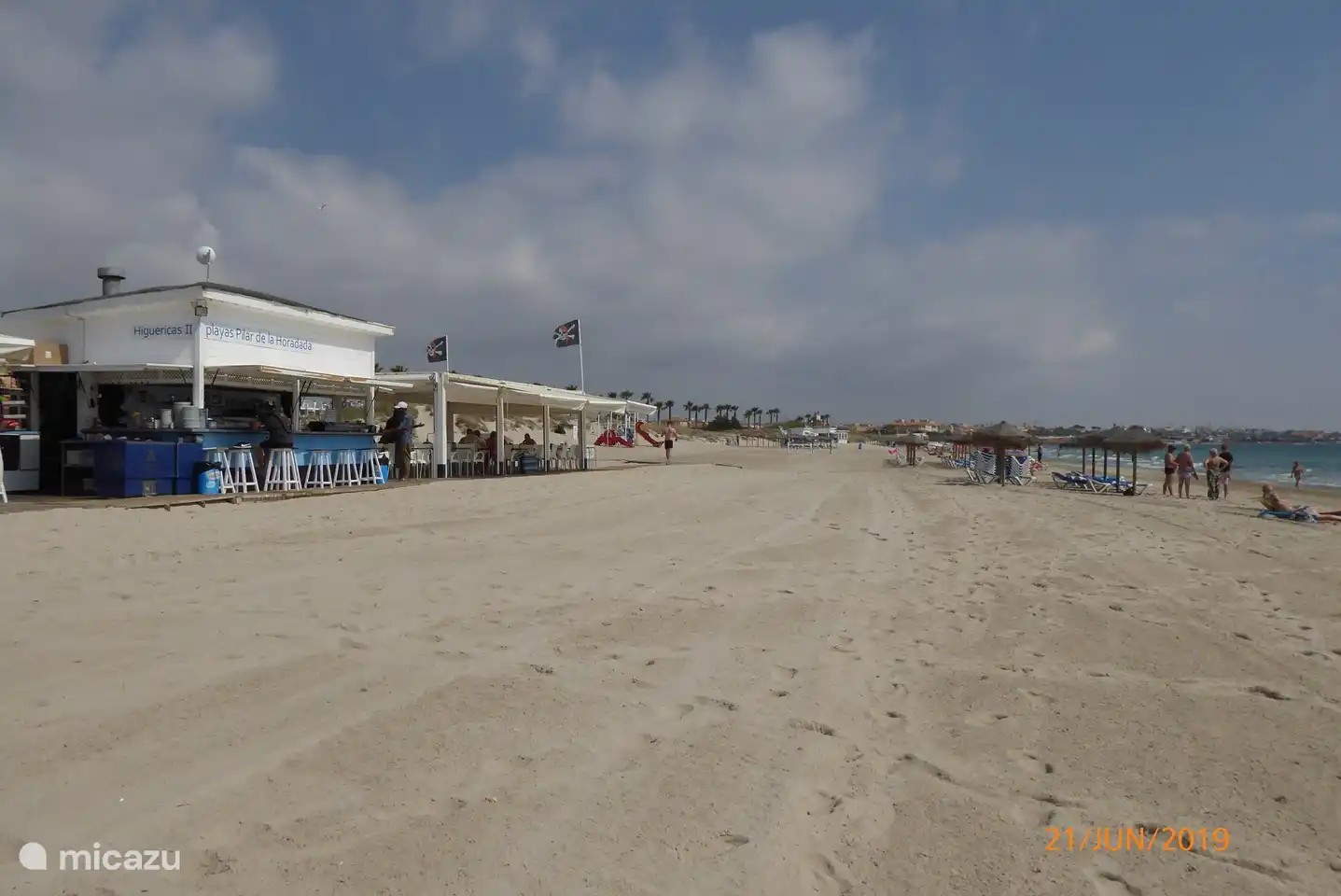 Il y a quelques bars à tapas confortables sur la plage