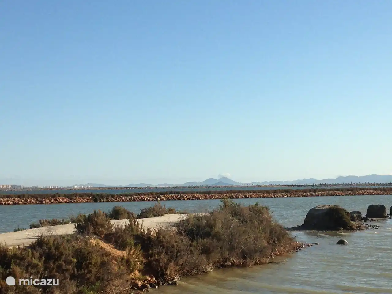 Parc national Salinas y Arenales, zone naturelle protégée avec des sentiers pédestres et cyclables, avec des points de vue où vous pourrez admirer les flamants roses à la fin de l'été