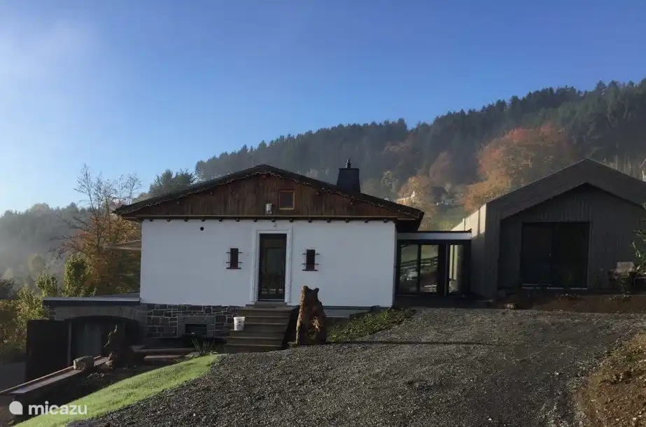 Waldhaus Im Herbst hat der Wald nun die schönsten Farben