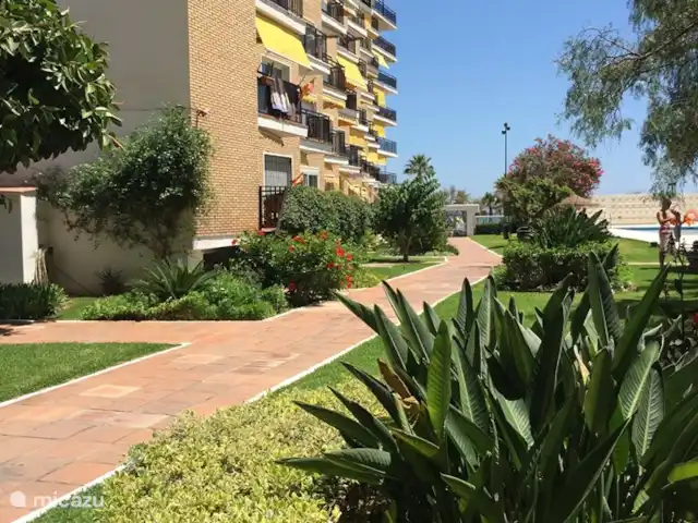 Appartement Ronda1, Los Boliches | Espagne, Costa del Sol, Fuengirola - appartement Allée de jardin vers le boulevard et la mer
