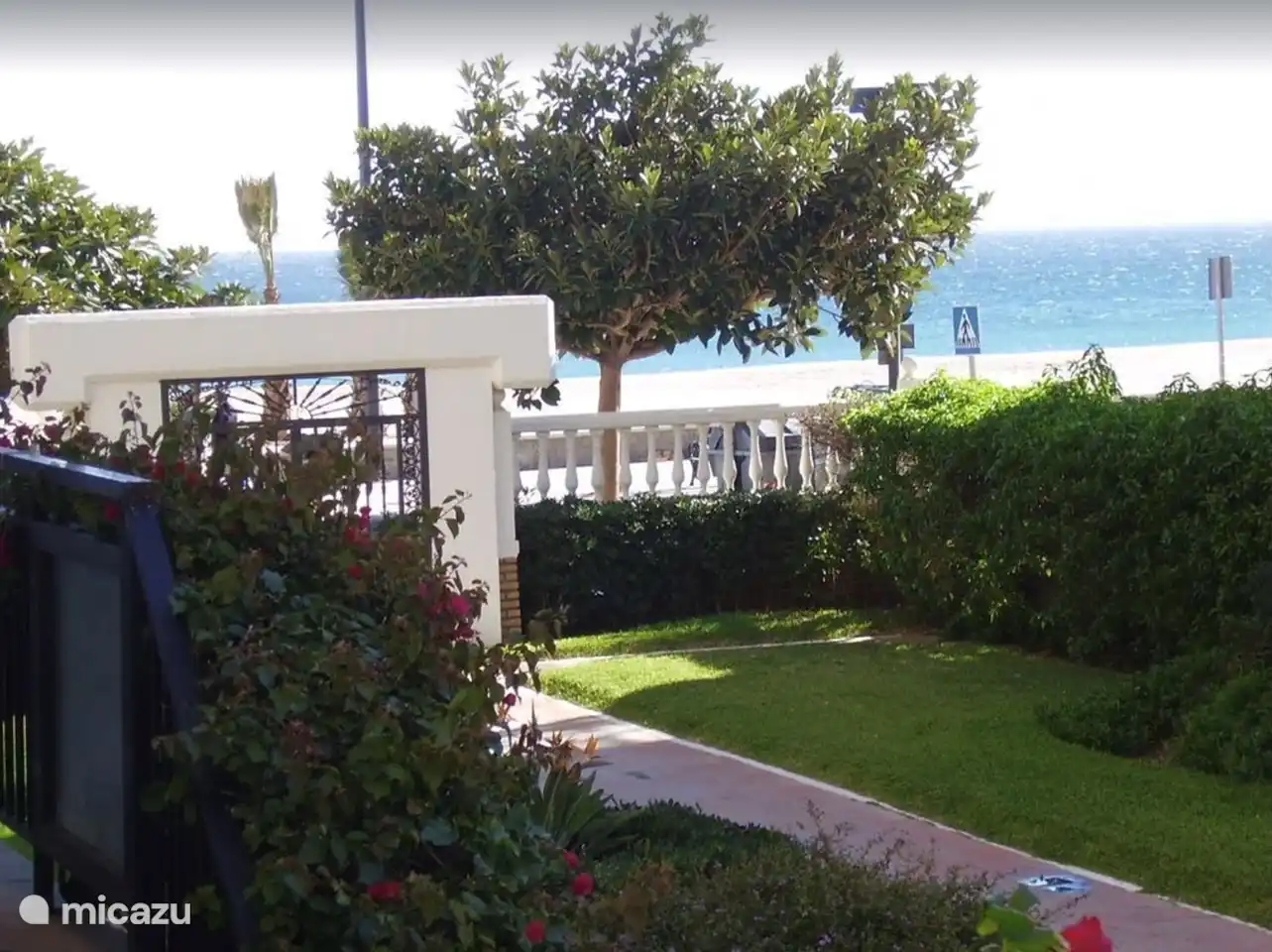 Directly from the garden to the beach 