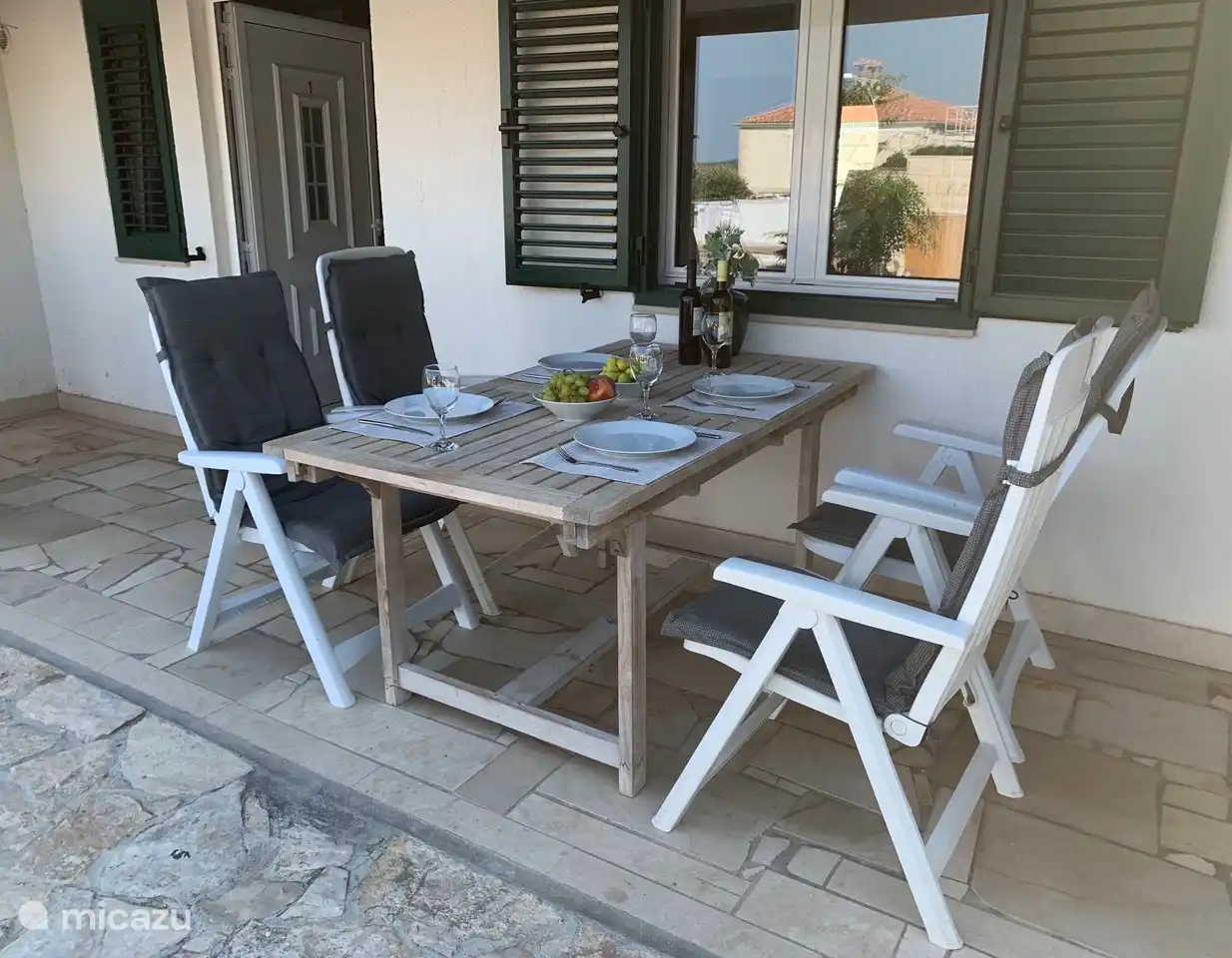 Villa Maral A1: dining table for 4 or 6 people (extendable)