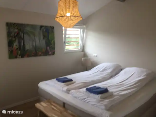 Appartement Hoeve a/d Zuurlanderes 2 huren in Nederland, Drenthe, Diever - appartement Comfortabele slaapkamer boven met luxe boxspring (1.80 x 2.00) en verduisterende rolgordijnen