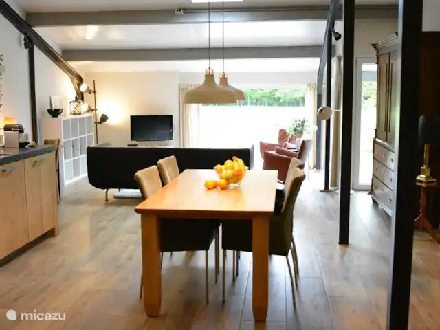 Appartement Hoeve a/d Zuurlanderes 2 huren in Nederland, Drenthe, Diever - appartement Overzicht woonkamer met keuken (65m2)