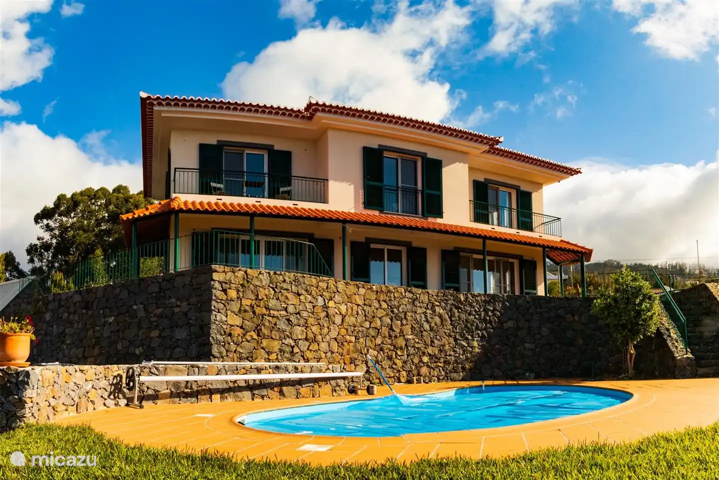 Foto im Februar, wenn die Sonne zu scheinen beginnt