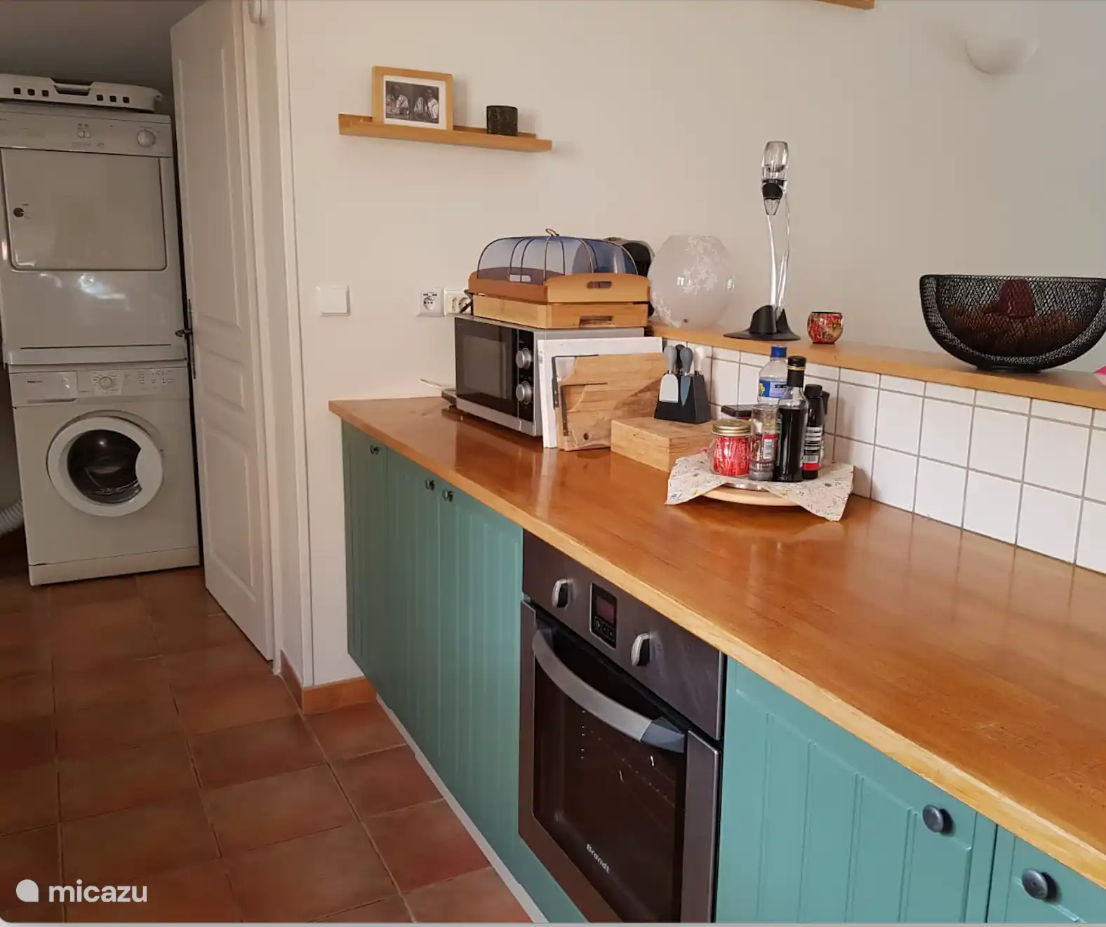 Doorkijk keuken/bijkeuken.